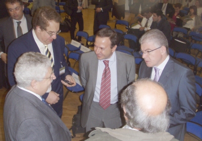 Andreas Lykourentzos, Greek Deputy Minister of National Education (right) discusses with Prof Kostas Tsolakidis, University of the Aegean, Sofoklis Sotiriou, Ellinogermaniki Agogi and Dr Dimitrios Katsigiannis, Hellenic Aerospace Industry 