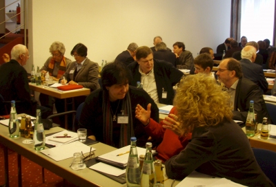 School leadership experts in discussion