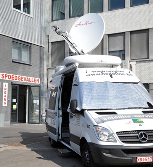 Headline SNG uplinking 2 TV channels towards the ESHRE 2009 Conference in Amsterdam Headline SNG uplinking 2 TV channels towards the ESHRE 2009 Conference in Amsterdam