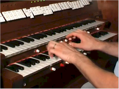 Still from the video "I timbri dell'organo"