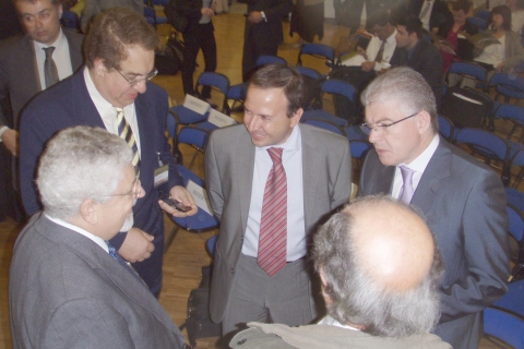 Andreas Lykourentzos, Greek Deputy Minister of National Education (right) discusses with Prof Kostas Tsolakidis, University of the Aegean, Sofoklis Sotiriou, Ellinogermaniki Agogi and Dr Dimitrios Katsigiannis, Hellenic Aerospace Industry 